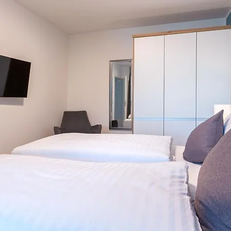 Lotusblume - 5 Sterne Ferienunterkunft Mit Moeblierter Terrasse Am Krakower Appartement *