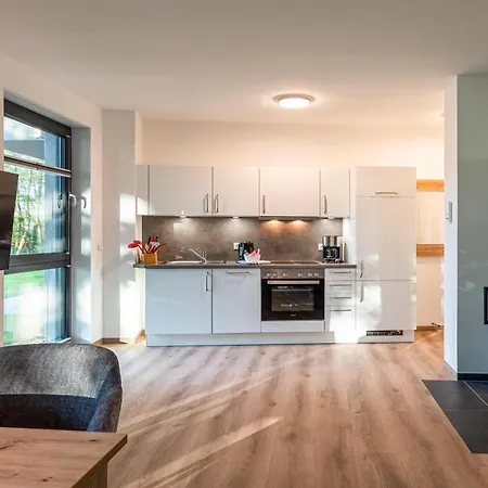 Lotusblume - 5 Sterne Ferienunterkunft Mit Moeblierter Terrasse Am Krakower