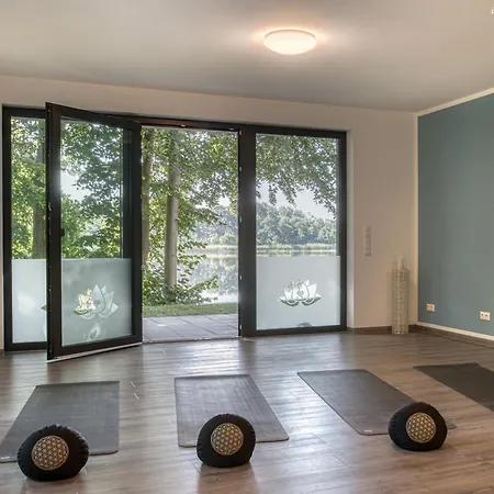 Lotusblume - 5 Sterne Ferienunterkunft Mit Moeblierter Terrasse Am Krakower Krakow am See