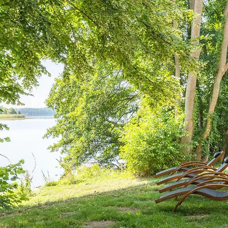 Lotusblume - 5 Sterne Ferienunterkunft Mit Moeblierter Terrasse Am Krakower
