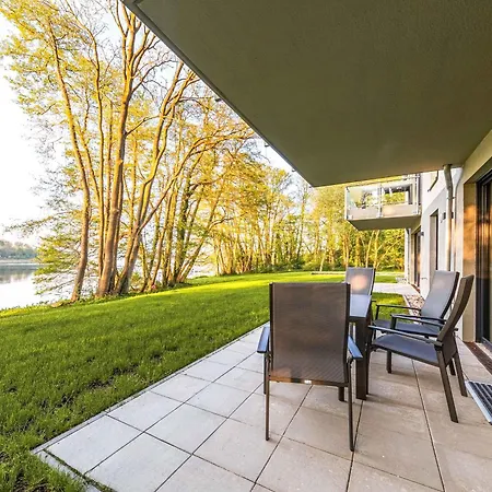 Lotusblume - 5 Sterne Ferienunterkunft Mit Moeblierter Terrasse Am Krakower Appartement *